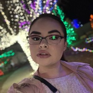 Meet your Posher, Valeria